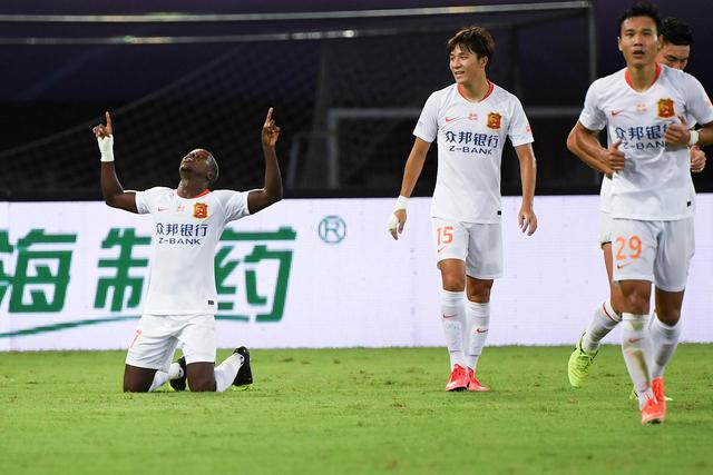 乘胜追击！哈登突到内线低手上篮打中 骑士获得13分领先